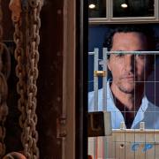 Armin Burger   Mann mit Ketten