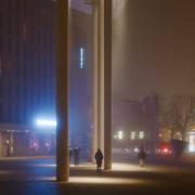 Stefan Scheurer: Konzerthaus bei Nebel