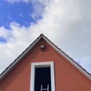 Monika-Schaefer-Haus-mit-Leiter