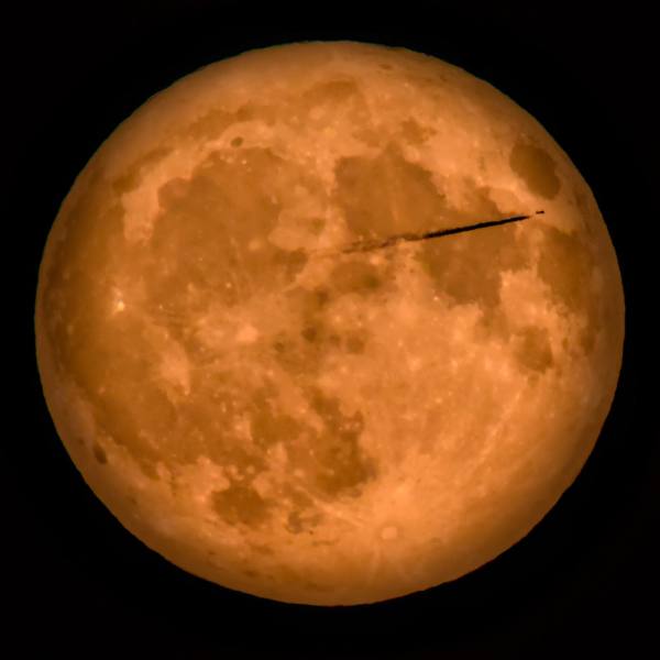 JuliMond • mit Flugzeug