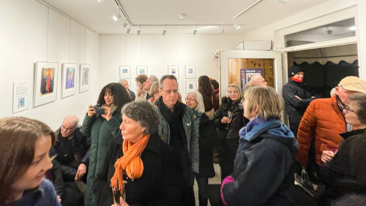 Sehr gut besuchte Vernissage zur Ausstellung PolaroidART…